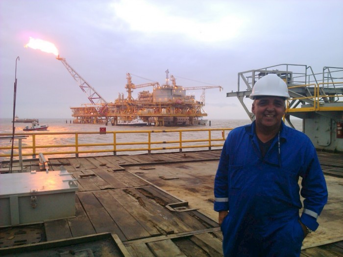 Work offshore service to platform 4F