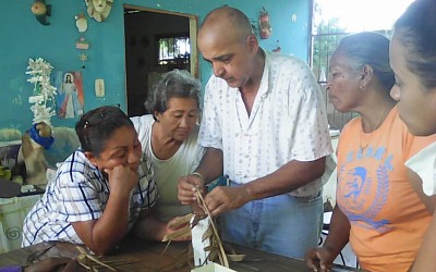 Teaching craftsmanship with water hyacinth